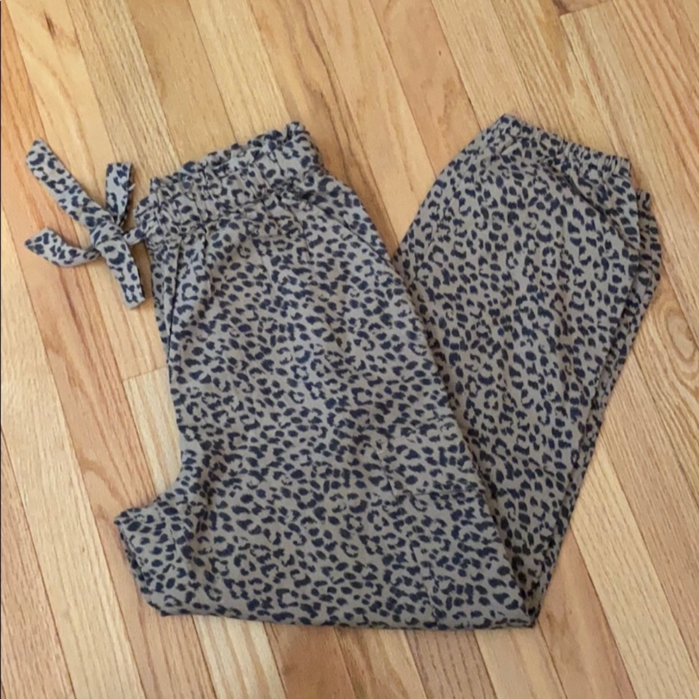 Super cute AE joggers ! New !